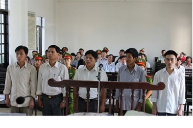 5 cán bộ phường lĩnh án 47 năm tù do cố ý làm trái có hệ thống